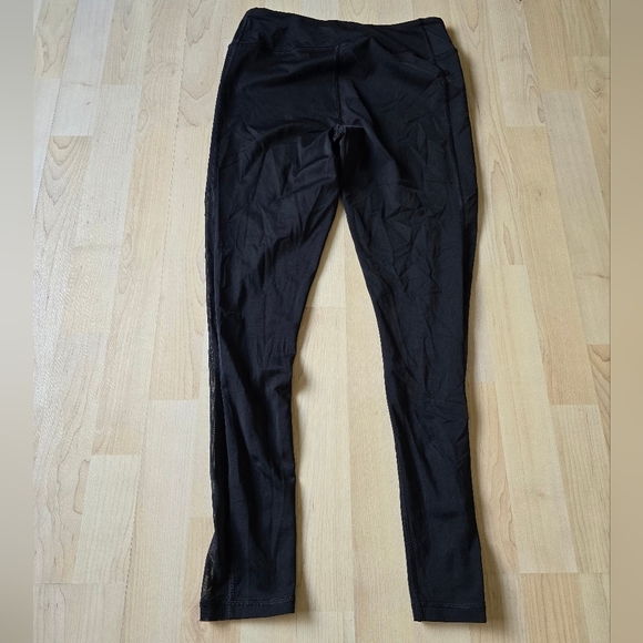 Victoria's Secret Sport Mesh Side Leggings Size Medium - Picture 3 of 9